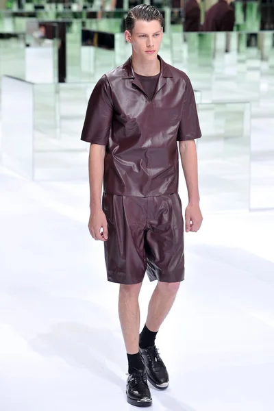 Look 17